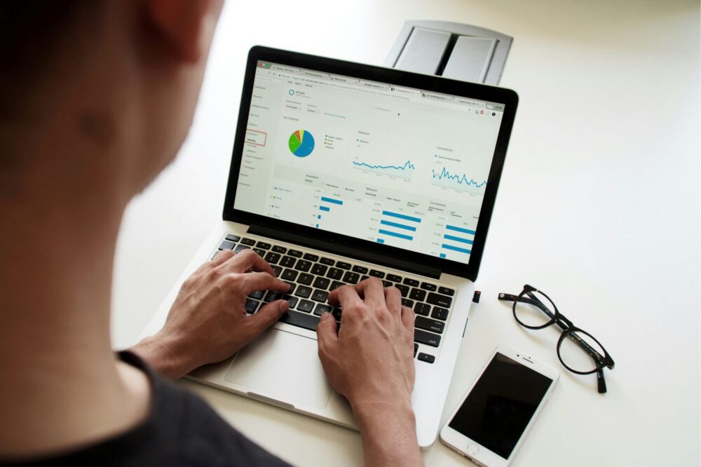 Comment analyser les concurrents avec des outils SEO en 2026 ?