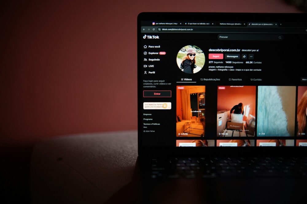 Comment créer un site internet avec un système de commentaires en 2026 ?