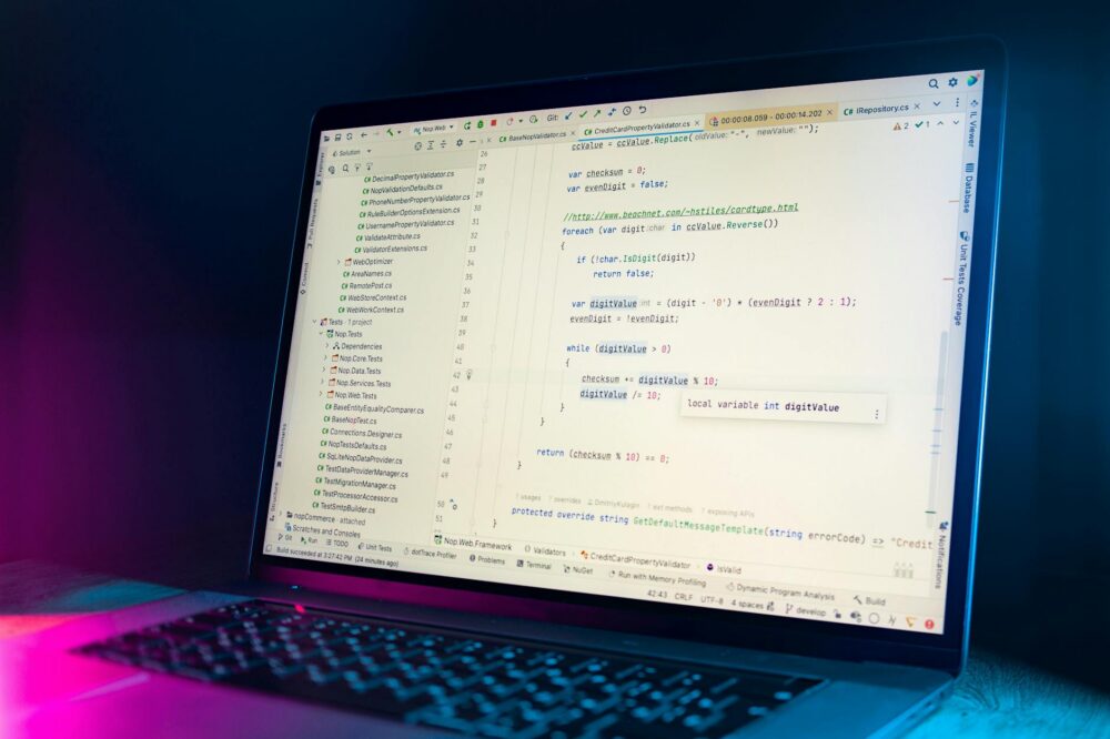 Comment optimiser le code HTML pour la vitesse ?
