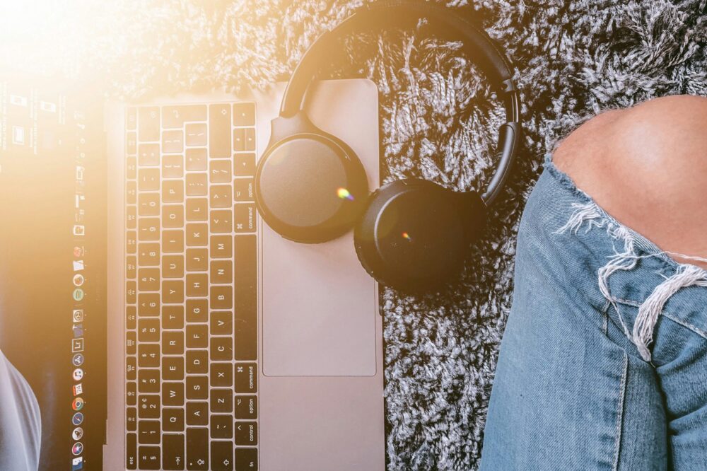 Comment un site peut-il générer des clients en utilisant des podcasts ?