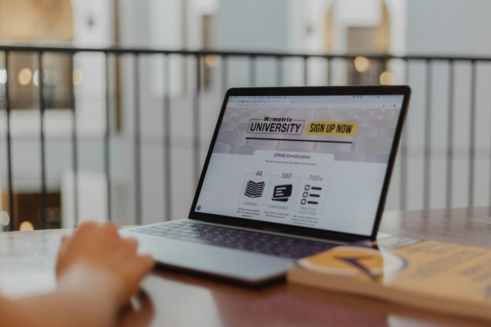 Comment un site web professionnel peut-il vous aider à mesurer votre ROI en 2026 ?