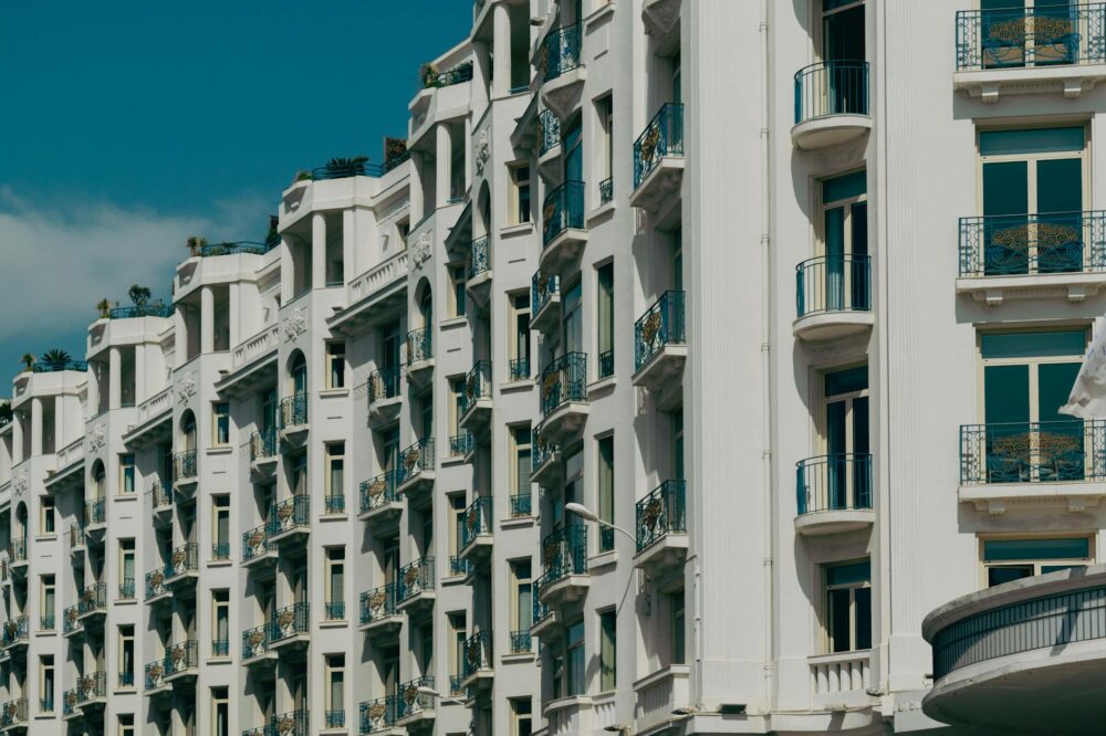 Quel est le tarif d'une maintenance de site web pour un hôtel ?