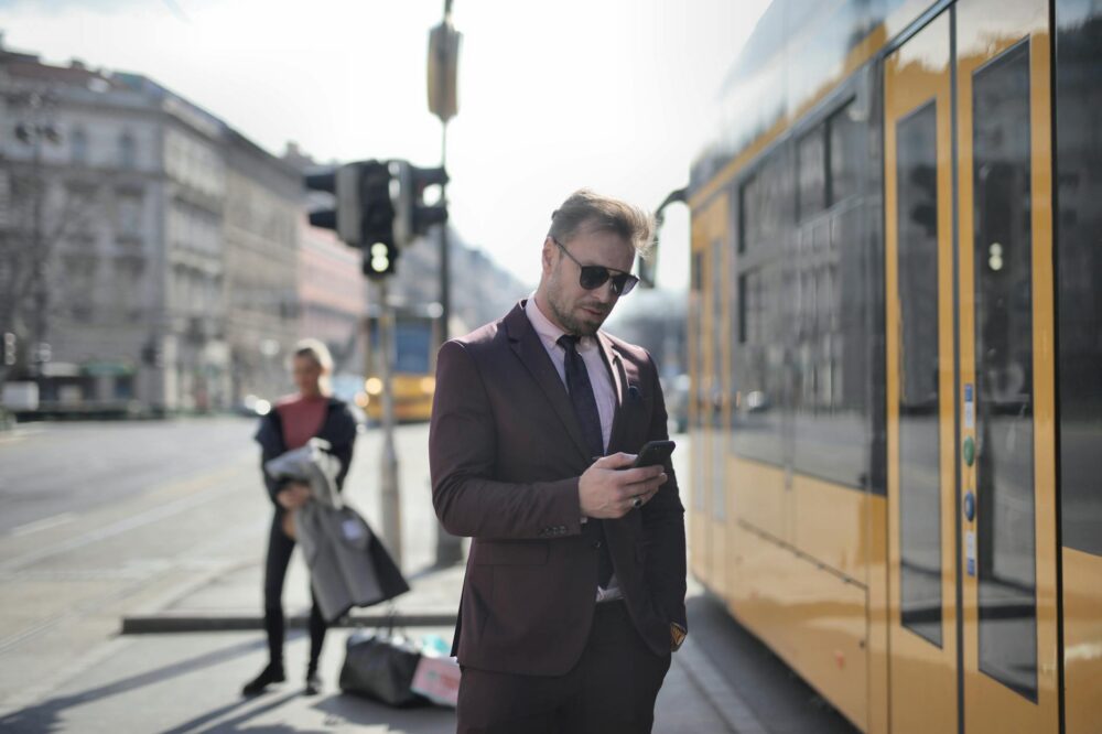Quelle est l'importance du mobile-first pour attirer des clients ?