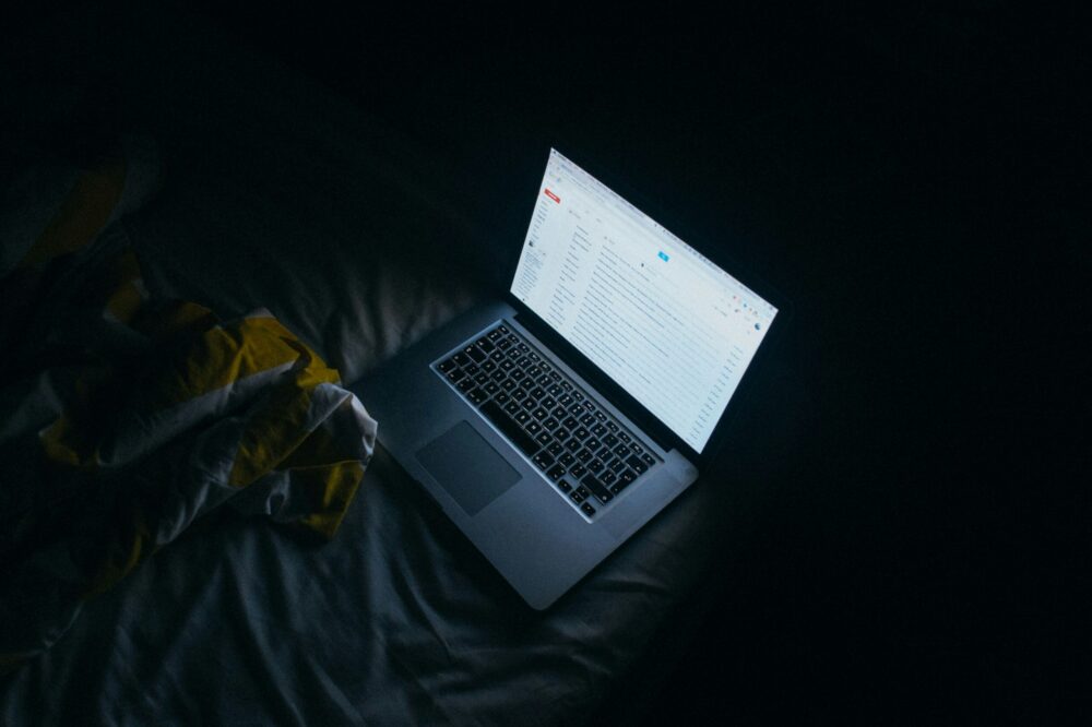 Quels sont les avantages d'un site web utilisant le dark mode en 2026 ?