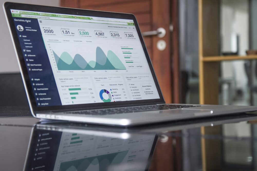 Quels sont les coûts de maintenance d'un site web avec base de données MySQL ?