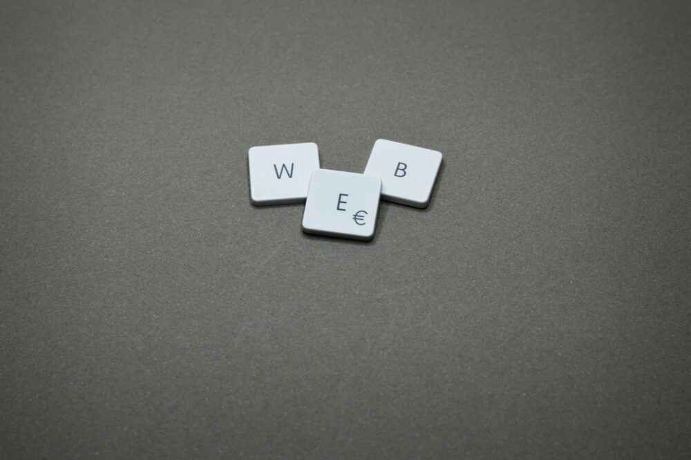 Quels sont les coûts de maintenance d'un site web en PHP personnalisé ?