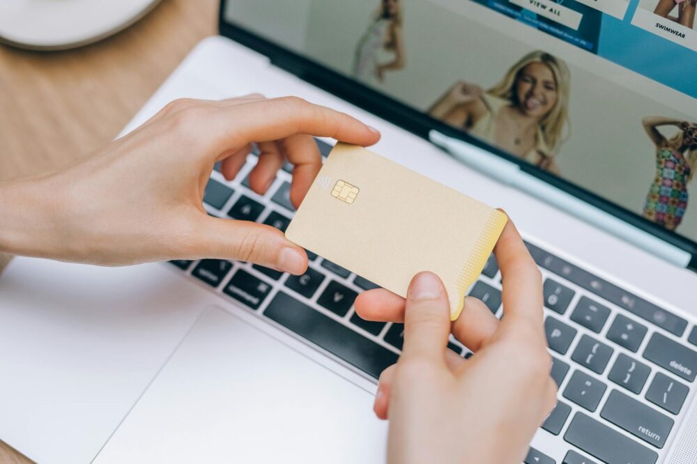 Site vitrine vs site e-commerce : lequel est le plus adapté aux startups ?