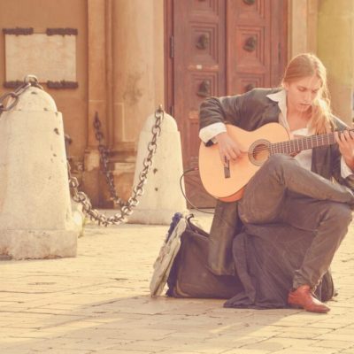 Comment choisir un nom de domaine pour un site de musique ?