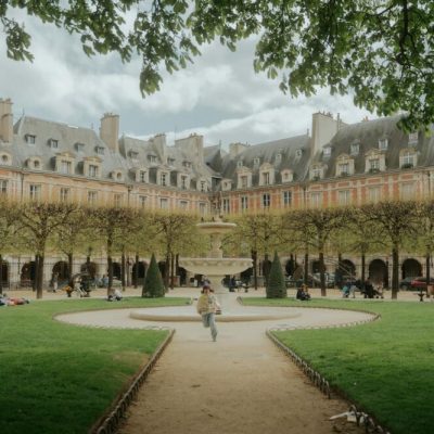 Comment un site peut-il générer des clients en utilisant des partenariats ?