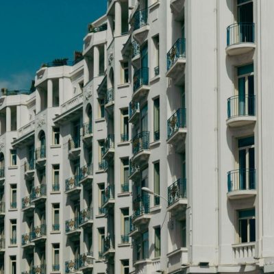 Quel est le tarif d'une maintenance de site web pour un hôtel ?