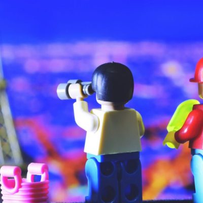 Quelle est l'importance de la clarté des informations de contact ?